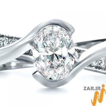 حلقه ازدواج زنانه با نگین الماس تراش اوال و برلیان و طلای سفید 