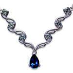 گردنبند طلا سفید با نگین یاقوت کبود و الماس تراش برلیان مدل:ndf1089