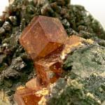 معرفی خصوصیات سنگ و کانی آندرادیت Andradite + جدول خصوصیات