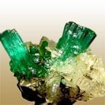 معرفی خصوصیات سنگ و کانی زمرد Emerald + جدول خصوصیات