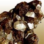 معرفی خصوصیات سنگ و کانی آلماندیت Almandite + جدول خصوصیات