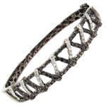 دستبند جواهر طلا سفید با نگین برلیان سیاه و سفید مدل: bdf1116