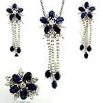 نیم ست آویز و گوشواره و انگشتر با نگین یاقوت کبود و برلیان طرح فلاور مدل: hsdf1292