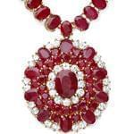 گردنبند طلا با نگین یاقوت قرمز و الماس تراش برلیان طرح گل مدل: ndf1292