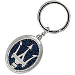 جاسوئیچی طلا و جواهر با نگین برلیان و یاقوت کبود طرح مازاراتی (Maserati): مدل kgd1024