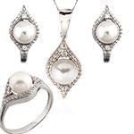 نیم ست آویز، گوشواره و انگشتر با نگین مروارید و الماس تراش برلیان مدل: hsdf1361
