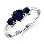 انگشتر طلای سفید با نگین یاقوت کبود و الماس تراش برلیان مدل : rgf1106