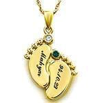 پلاک طلای کودکانه با نگین برلیان و زمرد طرح رد پا با حکاکی مدل: pgb2137