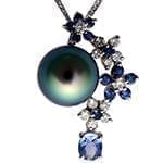 پلاک طلای سفید با نگین الماس تراش برلیان و مروارید و یاقوت کبود: مدل npdf13185