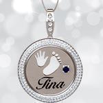 آویز اسم طلا با نگین یاقوت کبود و برلیان طرح مادر و کودک - فونت لاتین: مدل ndn1100