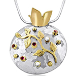 پلاک طلا شکل انار با نگین یاقوت سرخ و الماس تراش برلیان مدل npdf13219