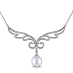 گردنبند بال فرشته طلا و جواهر با نگین مروارید و الماس تراش برلیان مدل: ndf1344 