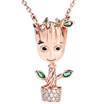 پلاک و آویز طلا کودک پسرانه طرح مرد چوبی با جواهر زمرد و الماس تراش برلیان بسیار خاص و سه بعدی مدل: pgb2252