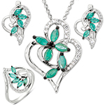 نیم ست آویز، گوشواره و انگشتر طلا و جواهر زنانه با نگین زمرد و برلیان طرح قلب مدل: hsdf1386