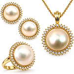نیم ست آویز، گوشواره و انگشتر با نگین مروارید و الماس تراش برلیان مدل: hsdf1308